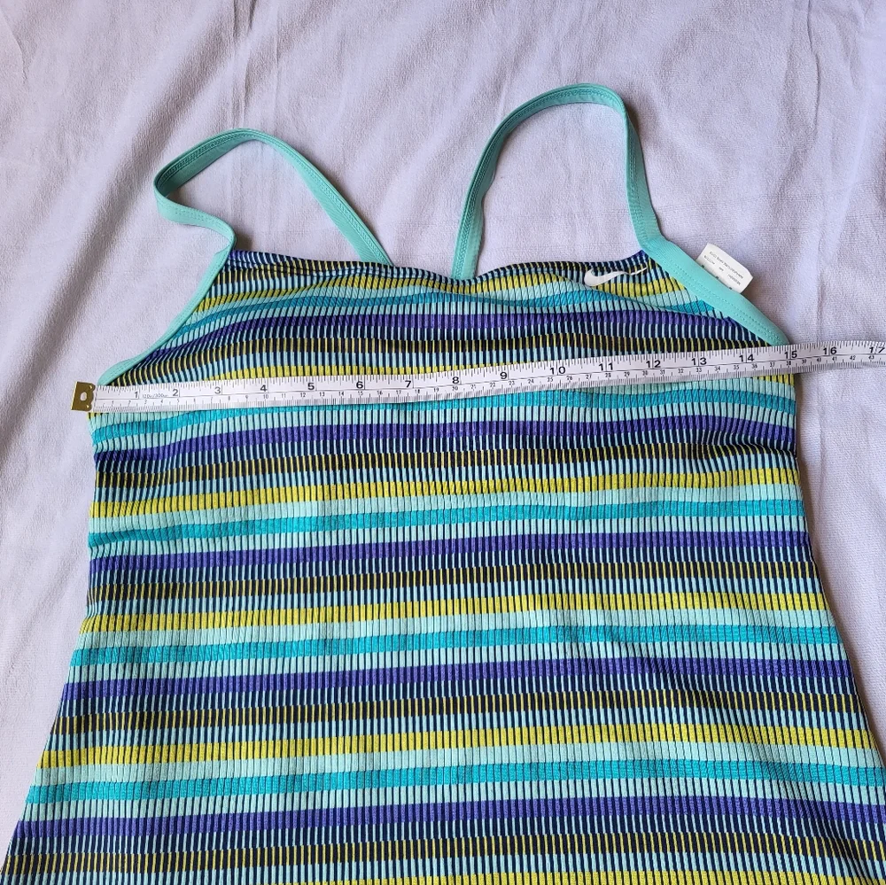 Nike color top